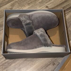 Vionic Gray Suede Faux-Fur Clog Slippers
